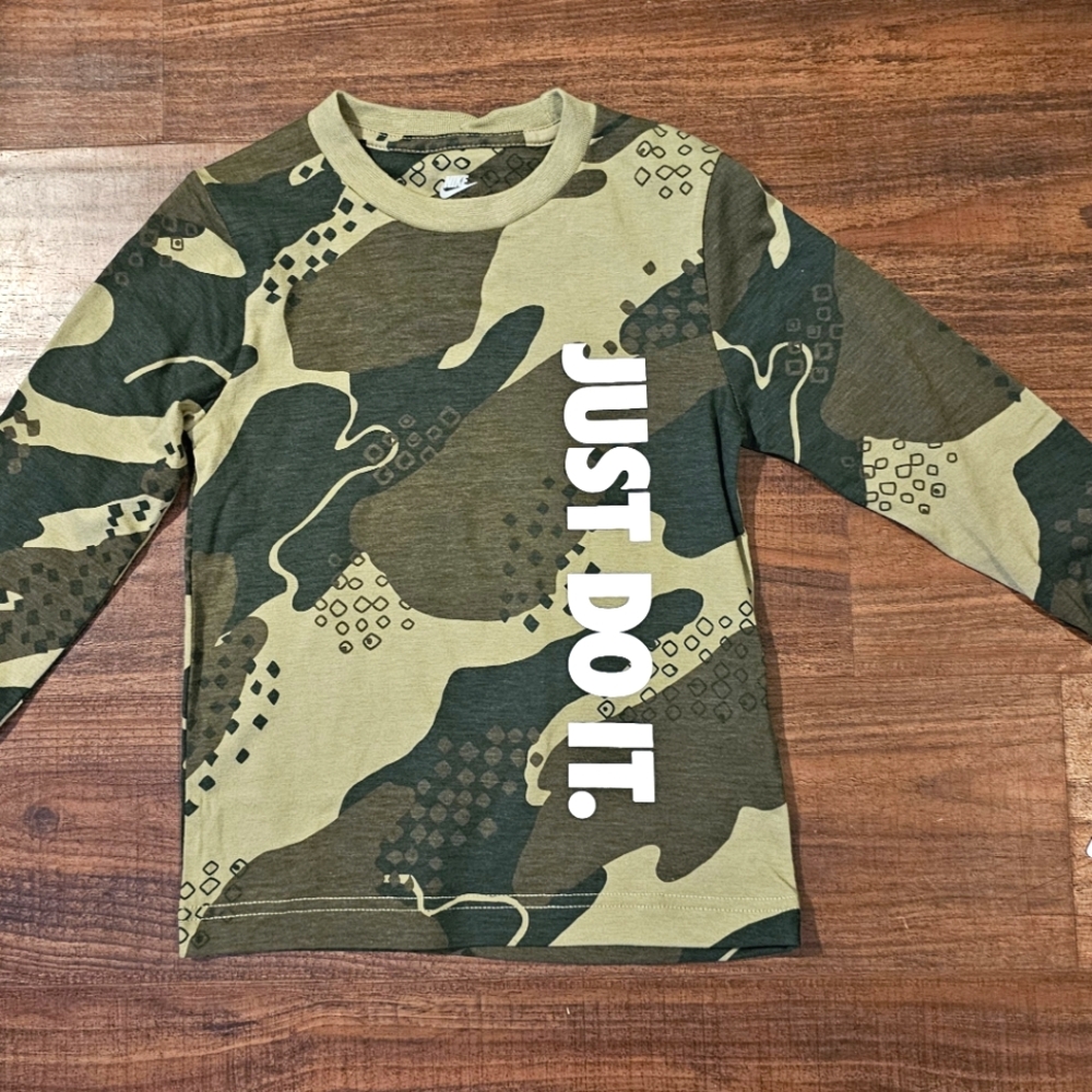 Nike Long Sleeve Camo T-shirt Boys size 4T